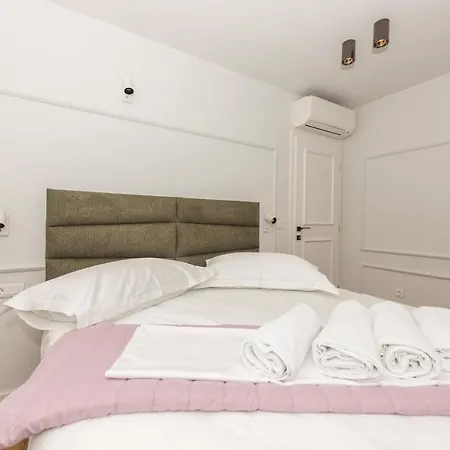 Апартаменти Palace Heritage 1 *