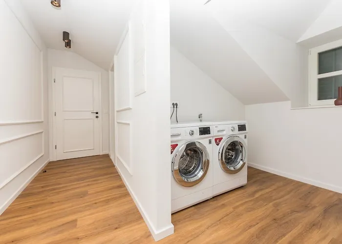 Palace Heritage 1 Makarska