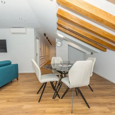 Διαμέρισμα Palace Heritage 1 *